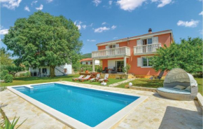 Amazing Home In Dicmo With Wifi